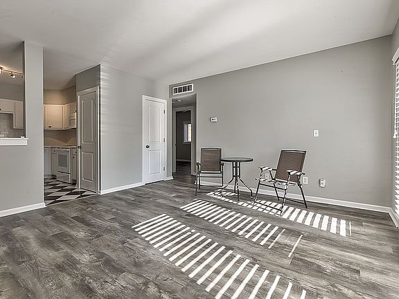 5th image of 4516 Broadway Unit 202