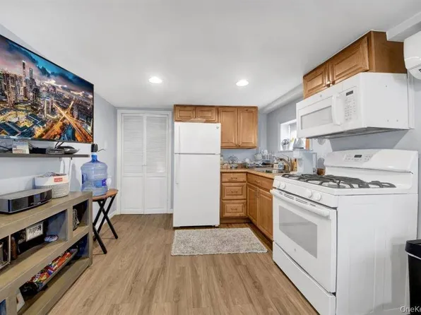 3200 Philip Ave #B, Bronx, NY 10465