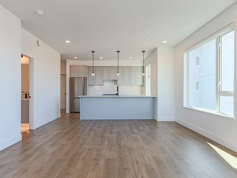 17783 56a Ave #411 — Photo 8