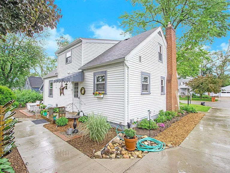 383 Elizabeth St — Photo 4