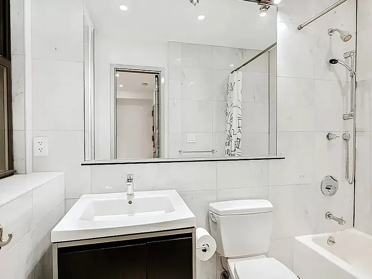 715 Madison Ave #5R — Photo 6