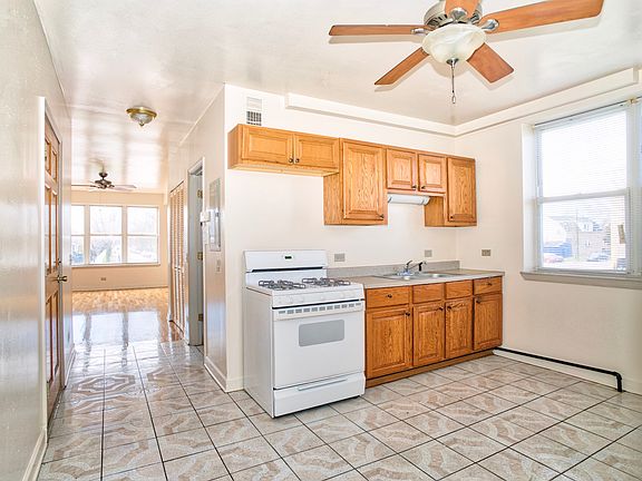 4th image of 4024-26 W Division St #204