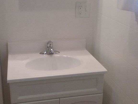 3rd image of 315 W Curtis St
