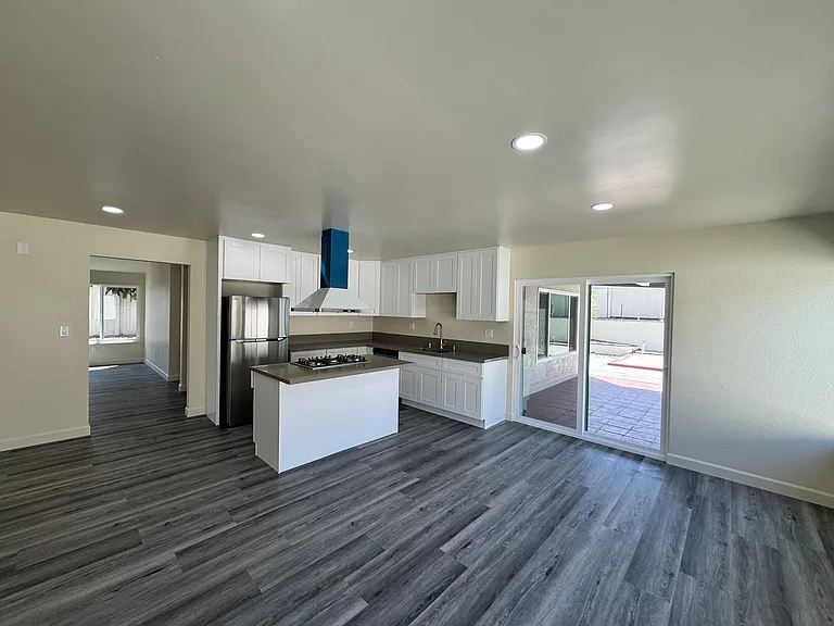 916 Avenida Ysidora — Photo 6