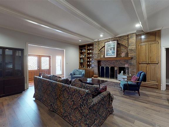 4th image of 335 Craig Cir