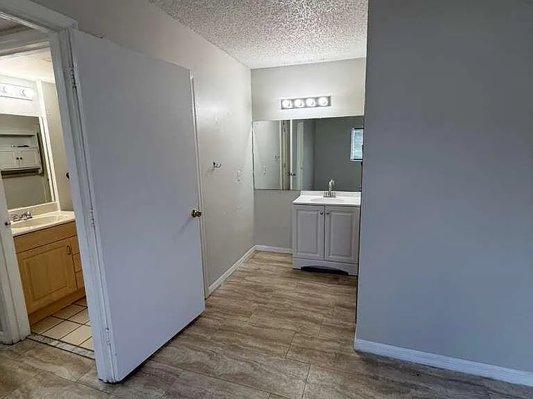 3610 N 56th Ave #205 — Photo 6