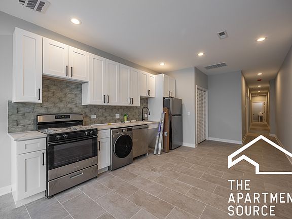 3rd image of 5416 W Belmont Ave #B