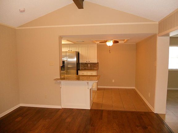 4th image of 109 Greenway St