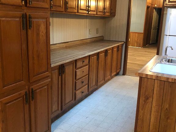 5th image of 258 Whippoorwill Cir
