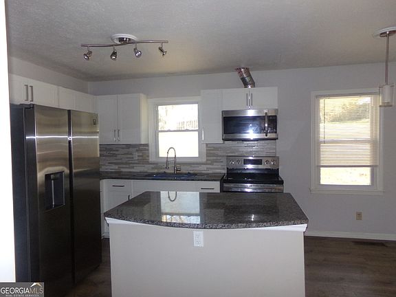 3rd image of 1700 Pine Cir