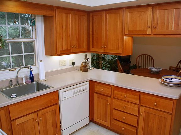 3rd image of 1705 E Caradon Hl