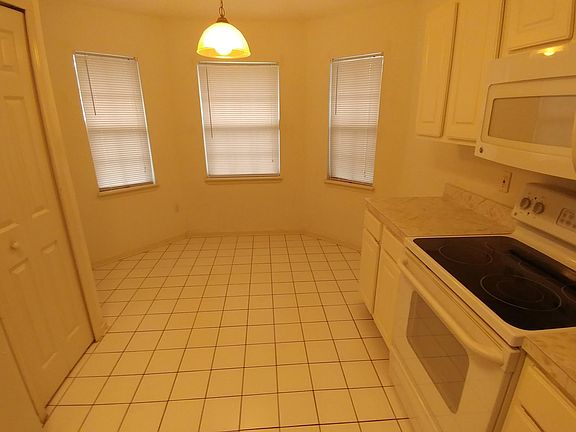 4th image of 5557 Oak Crossing Dr