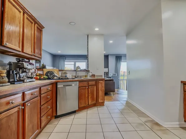 340 The Promenade image 9 of 20