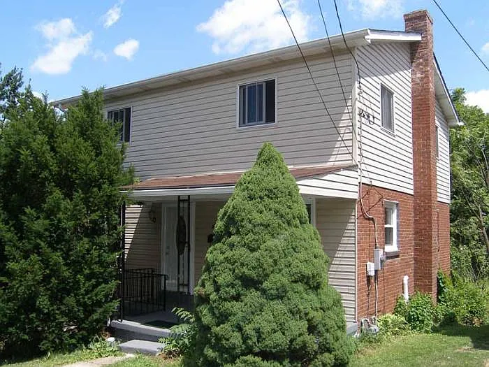 111 Hoover St photo 1
