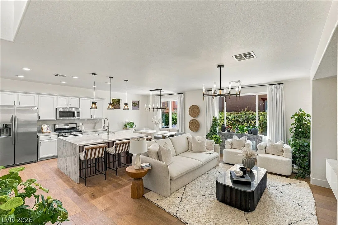 2 bed, 2.5 bath, 1873 sqft, $5,000 — Photo 3