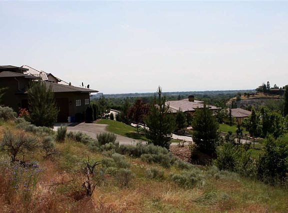 3rd image of W Parkhill Dr