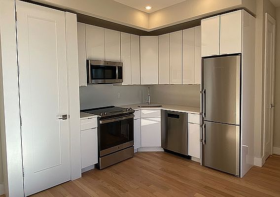1st image of 901 Washington Ave #A18