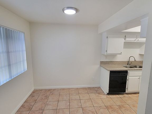 5th image of 11228 Huston St APT 3