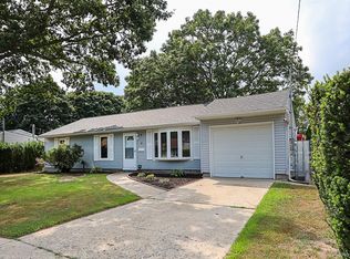 4 Naples Ave, Central Islip, NY 11722