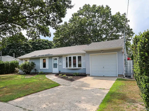 4 Naples Avenue, Central Islip, NY 11722