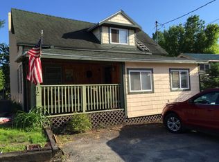 12 Moore St, Champlain, NY 12919