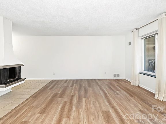 5th image of 3010 Crosby Rd Unit 224