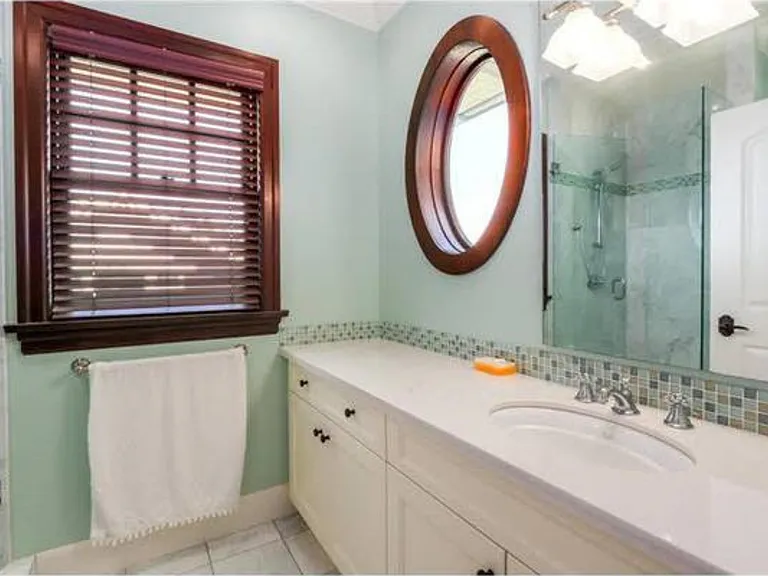 1379 Chartwell Dr — Photo 20