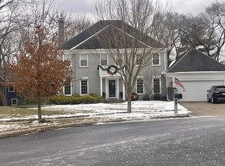 1202 Parliament Ct, Libertyville, IL