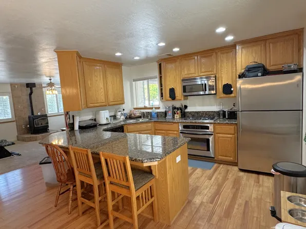 22477 Zurich Dr, Tehachapi, CA 93561