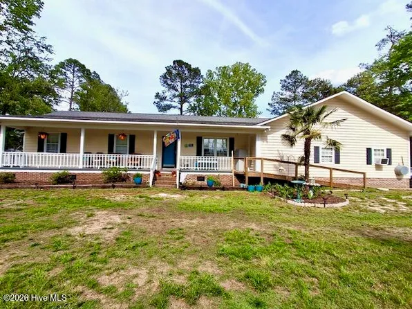 11 Fayetteville Road, Elizabethtown, NC 28337