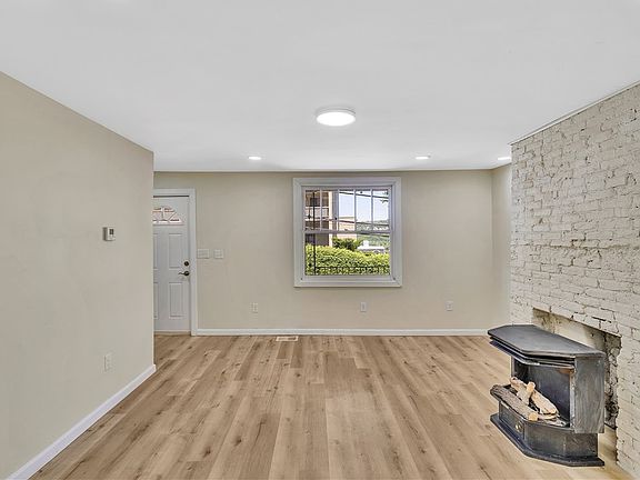 4th image of 1014 Herron Ave