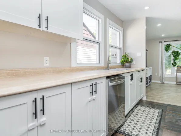 281 Elizabeth St, Midland, ON L4R 1Y5