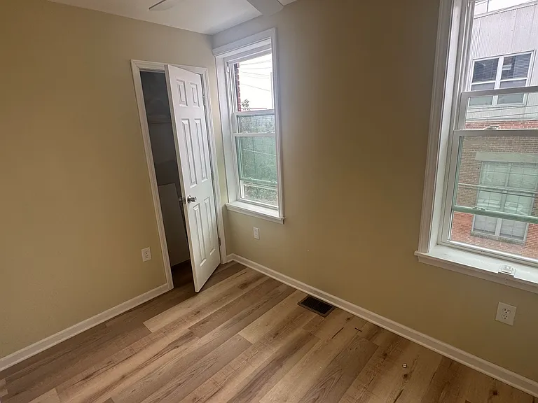 1515 Colwell St — Photo 6