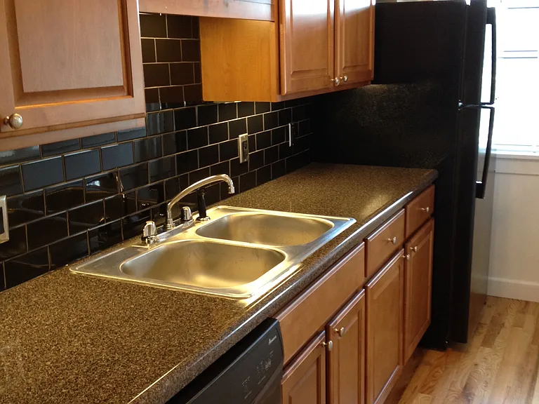 Carlyle Apartments — Photo 12