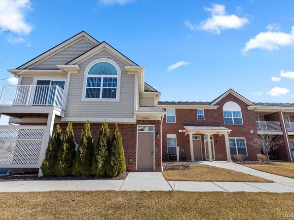 22068 Andover Dr, Macomb, MI 48042