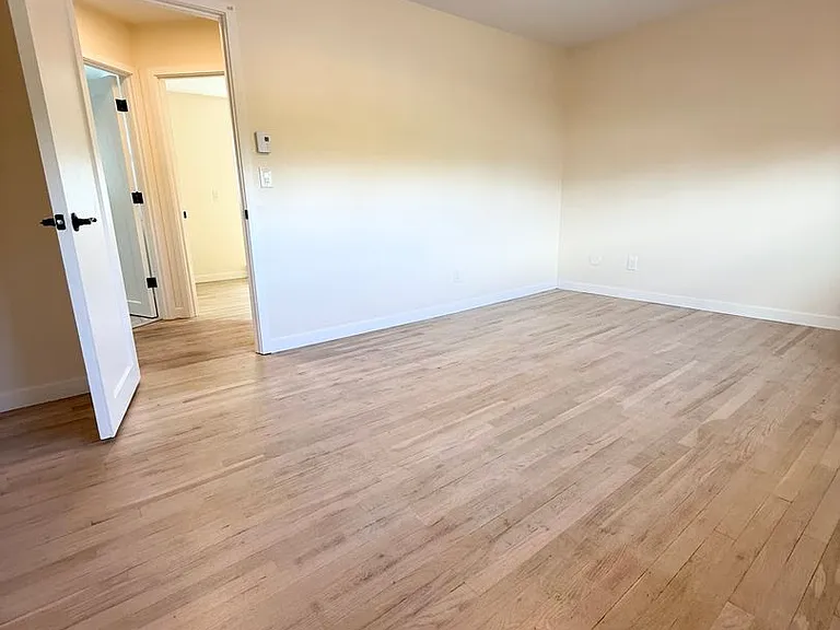529 NE 113th Ave — Photo 13