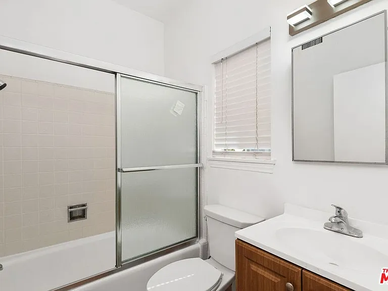 517 N Elm Dr — Photo 26