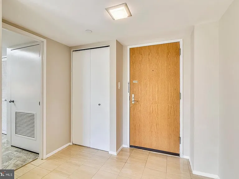 1808 Old Meadow Rd #910 — Photo 6