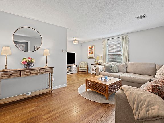 3rd image of 1118 Wilbec Rd