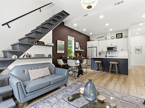4th image of 7 Thornbury Ln