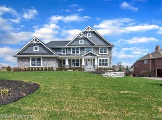 5975 Wyndam Ln, Brighton, MI