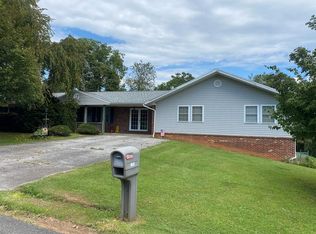 1120 Beech Grove Ln, Galax, VA 24333