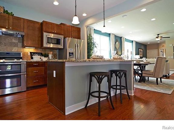 5th image of 9395 Saint Andrews Dr
