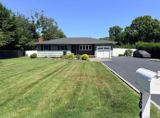 364 Lockwood Dr, Shirley, NY 11967