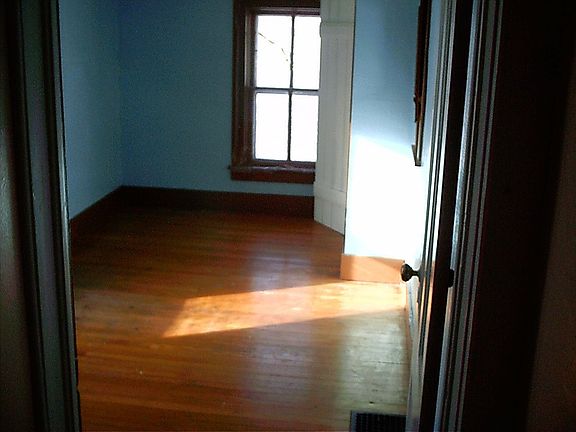 3rd bdr w/hardwood floors