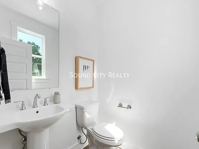 806 Briar Cir — Photo 10
