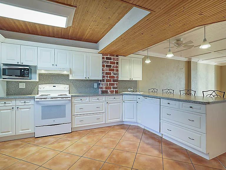 896 N Federal Hwy #325 — Photo 3