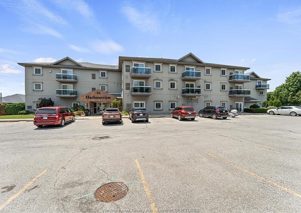 1st image of 44 Robson Rd #106