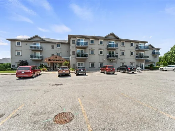 44 Robson Rd #106, Leamington, ON N8H 5E4