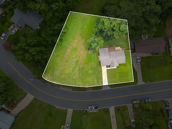 3rd image of 2213 Eastgate Way